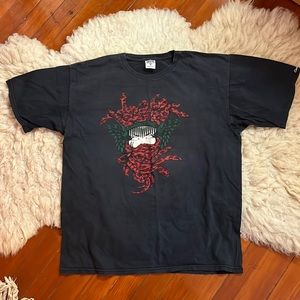 Crooks and castle men’s Large black tee